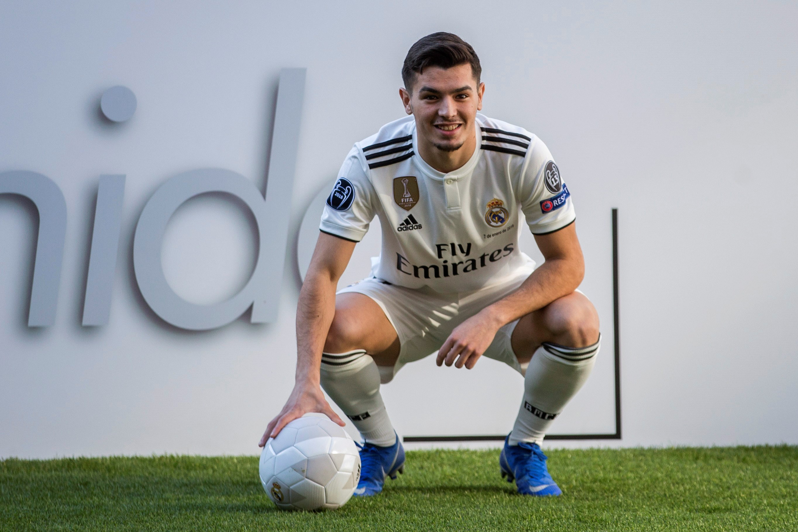 哥伦比亚队运气不佳，只能接受挑战