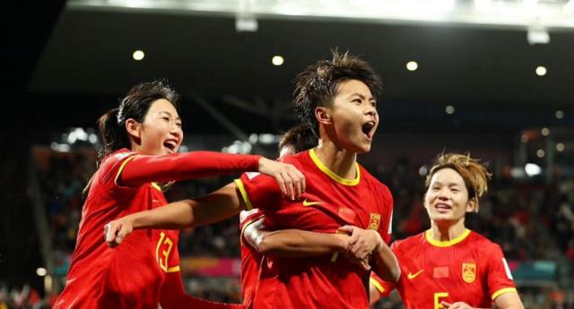 精彩比赛！中国女足在比赛中全力以赴取胜