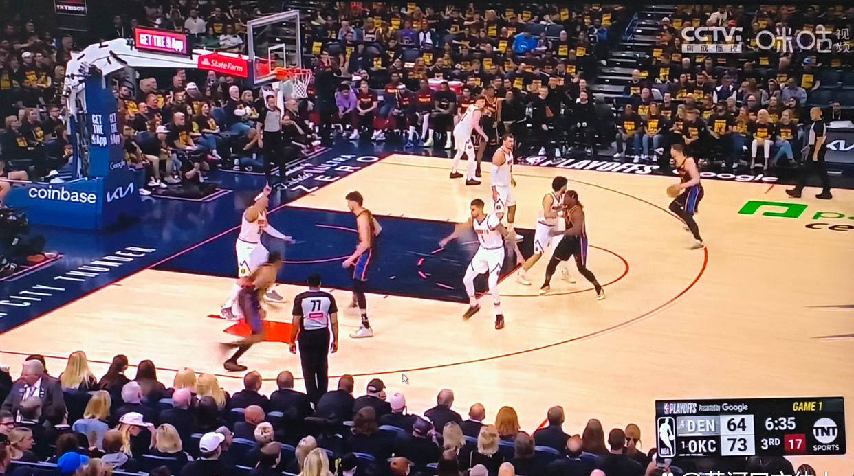 魔术险胜猛龙，约基奇关键表现点燃全场！